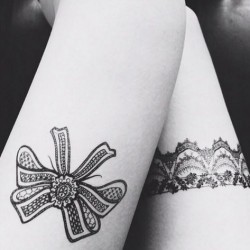 tatouage-dentelle-noeud