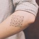tatouage-temporaire-carré-géométrique
